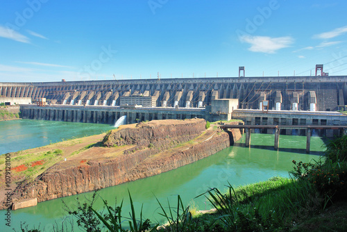 Obraz na płótnie The Itaipu Dam a hydroelectric dam on the Paraná River located on the border between Brazil and Paraguay w salonie