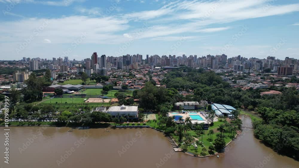Vista Aérea da cidade de Londrina, Parana, Brasil. Lago igapó na cidade de londrina. Vista Aérea da cidade de Londrina, Parana, Brasil. Lago igapó na cidade de londrina.