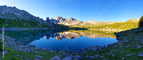 Fototapeta Naklejka Na Ścianę i Meble -  Lac d'Allos, lac de montagne