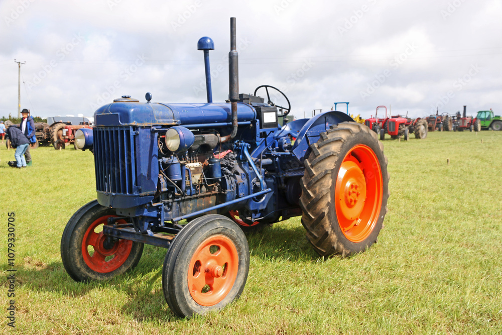 Obraz premium Vintage tractor standing in a field 