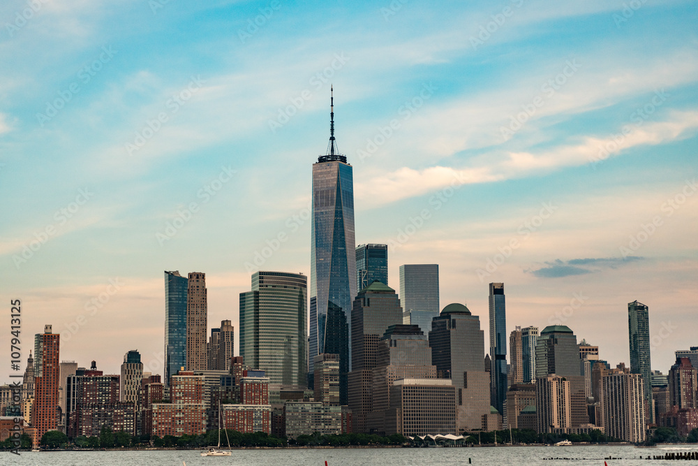 Obraz premium Manhattan cityscape with skyscraper architecture. Manhattan with NY city skyline. Cityscape of NYC Manhattan. Skyscraper cityscape of downtown city of New York, Manhattan