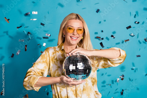 Photo portrait of attractive mature woman enjoy party hold discoball dressed stylish formalwear clothes isolated on cyan color background photo