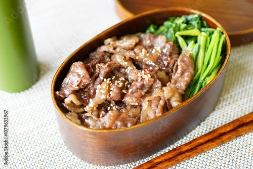 牛肉丼弁当　ボリューム満点