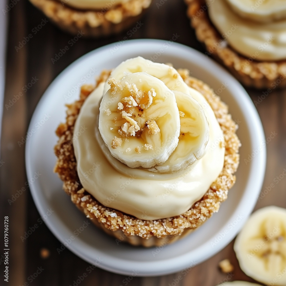 Mini banana cream pie topped with banana slices and crumbs Mini banana cream pie topped with banana slices and crumbs