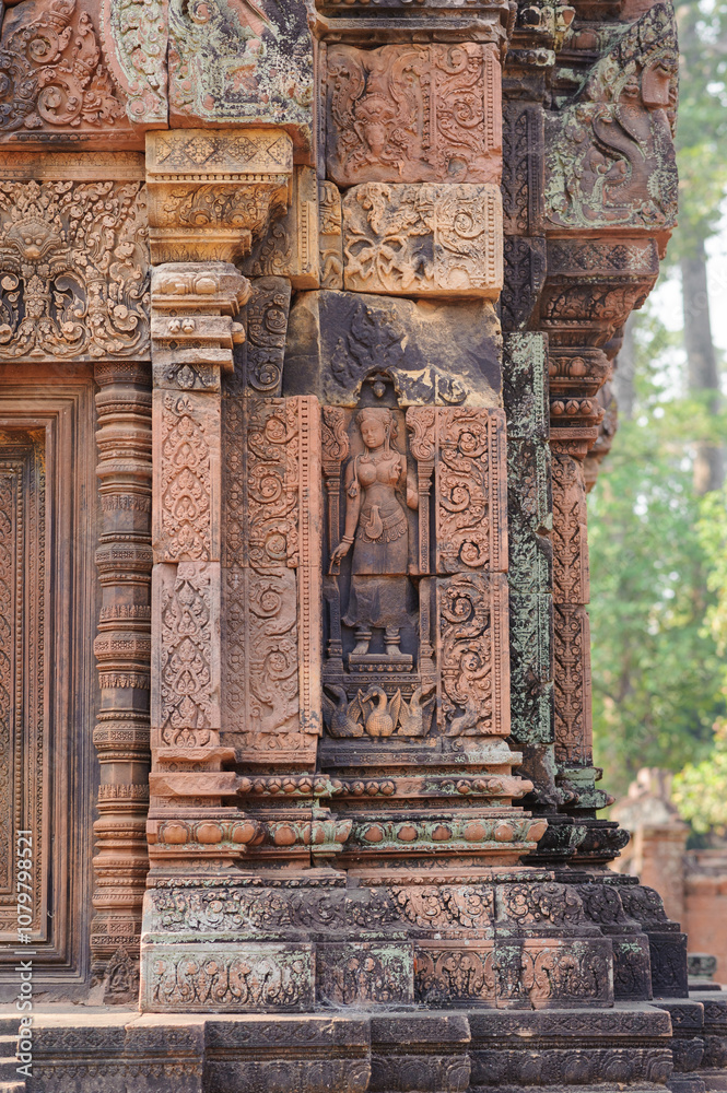 Fototapeta premium Bas-relief Sculpture at Banteay Srei temple Siem Reap, Cambodia.