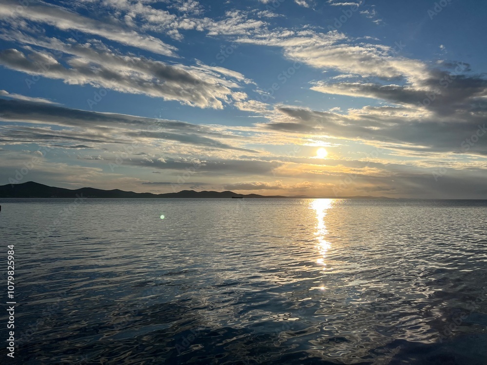 Naklejka premium Famous Zadar romantic sunset (Zadar, Croatia) - Berühmter romantischer Sonnenuntergang in Zadar (Zadar, Kroatien) - Čuveni zadarski romantični zalazak sunca (Zadar, Hrvatska)