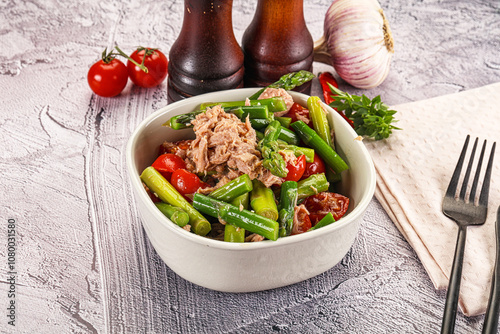 Canned tuna with asparagus salad