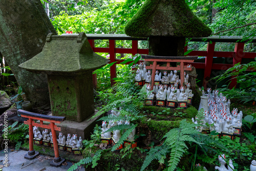 佐助稲荷神社の狐の置物