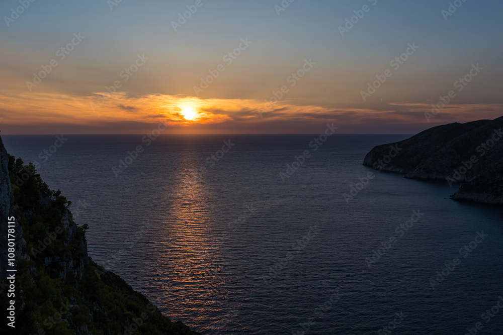 Obraz premium Cliff-top sunset on the Greek island of Zakynthos