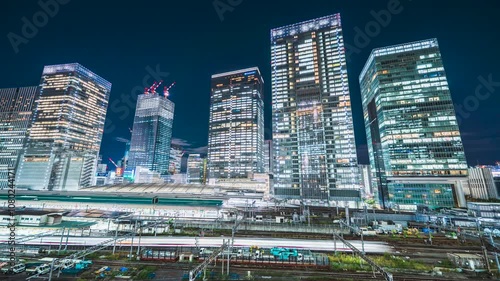 【東京都・中央区】東京・八重洲の超高層ビル群と東京駅を走る電車の光跡　タイムラプス　フィックス　
The skyscrapers of Yaesu and light trails of train running through Tokyo Station - Tokyo, Japan - Time lapse video - fix photo