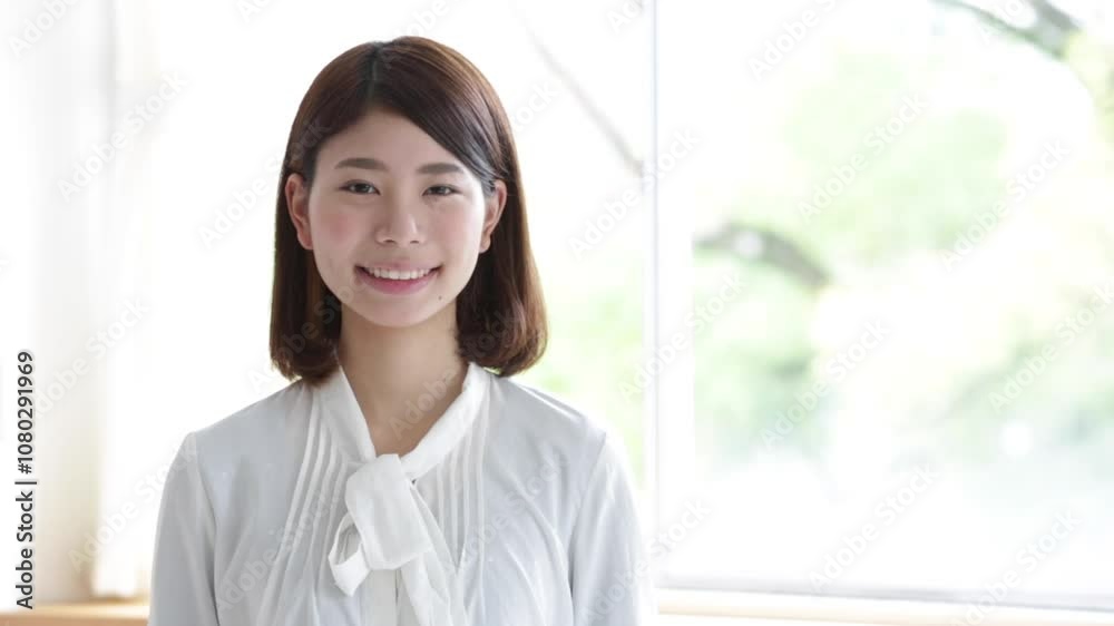 笑顔の女性 笑顔の女性