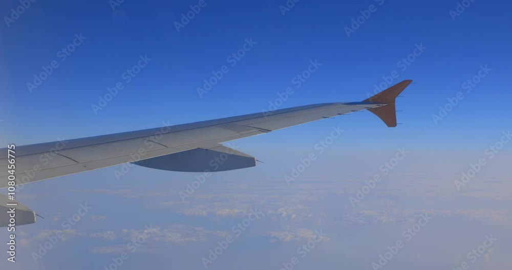 飛行機の翼と空 飛行機の翼と空