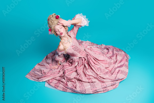 Fotografía Photo of adorable lady princess wear pompous pink ruches gown sit floor faint fe