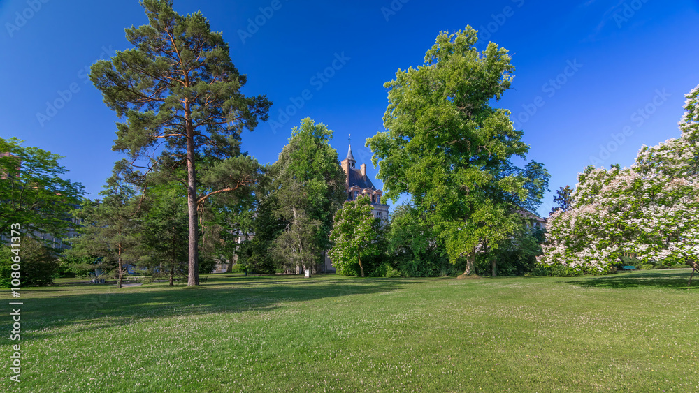 Fototapeta premium Beautiful Medieval landmark - royal hunting castle Fontainbleau timelapse hyperlapse.