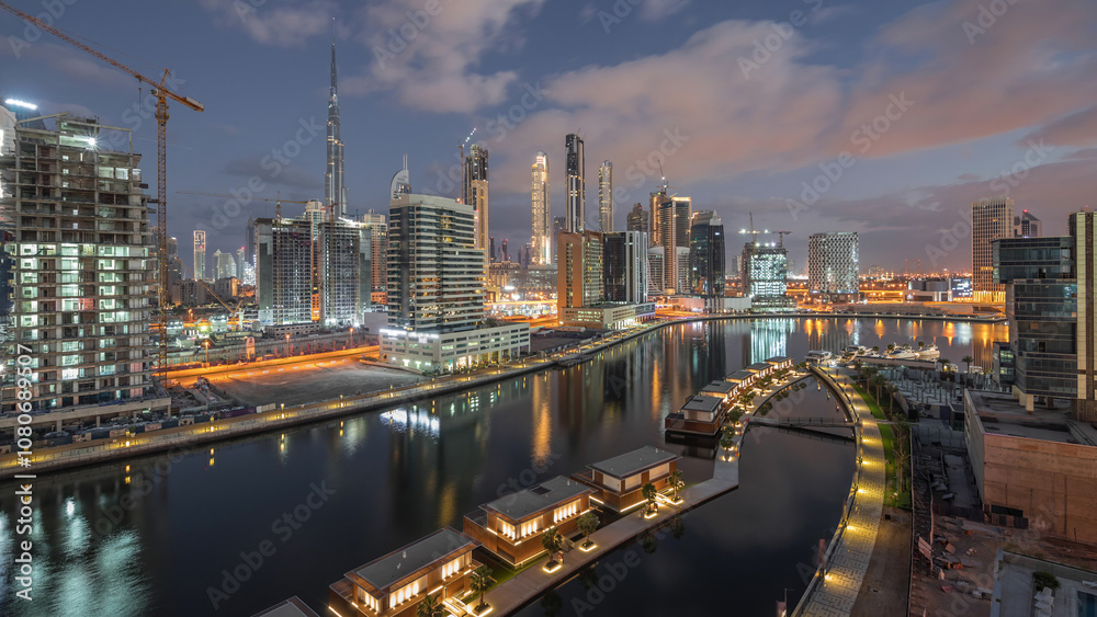Obraz premium The rhythm of the city of Dubai from night to morning aerial timelapse