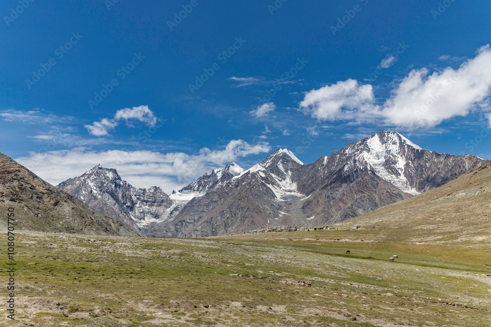 Fototapeta premium Beautiful himalayan mountain landscape view at kunzum pass at 4,590 m is a high mountain pass on kunzum range of the himalayas at spiti, himachal Pradesh, India.