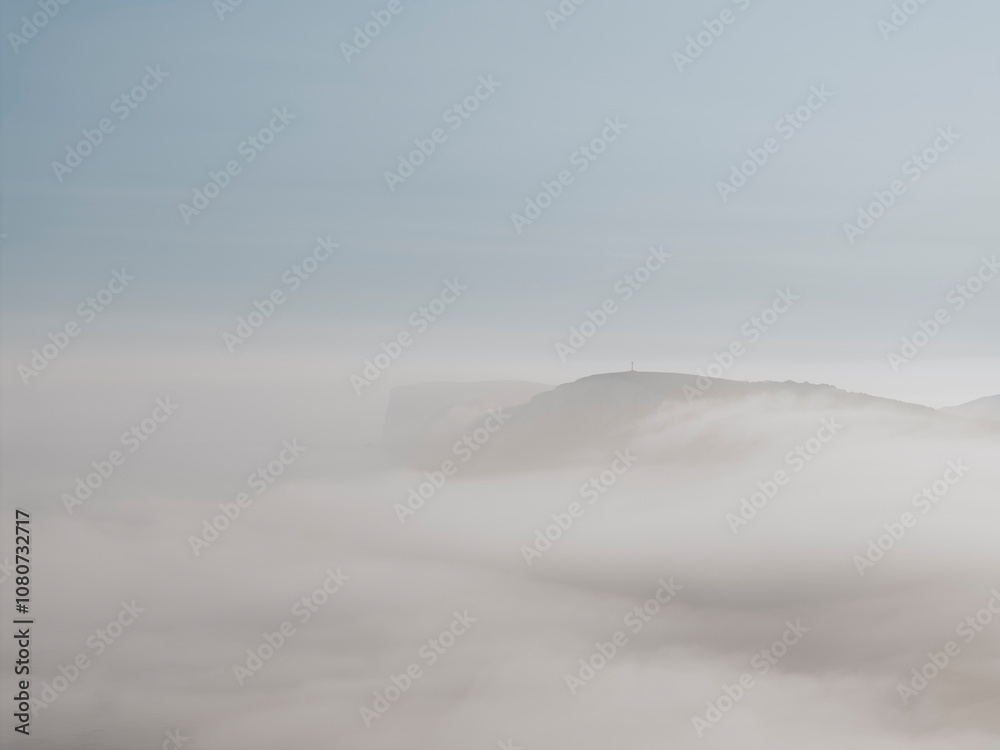 Obraz premium Dense fog and clouds over the mountains of the island in the sea