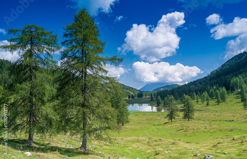 Idyllisch liegt der Egger See zwischen Dellacher Alm und Egger Alm, Kärnten, Österreich photo