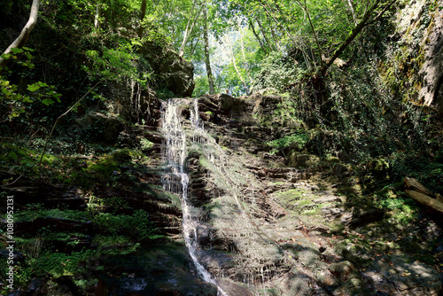 Klidinger Wasserfall beim Kurort Bad Bertrich in der Eifel im Landkreis Cochem-Zell. Aussicht vom Wanderweg Wasserfall-Erlebnisroute, der 2023 zu Deutschlands schönstem Wanderweg gewählt wurde. photo