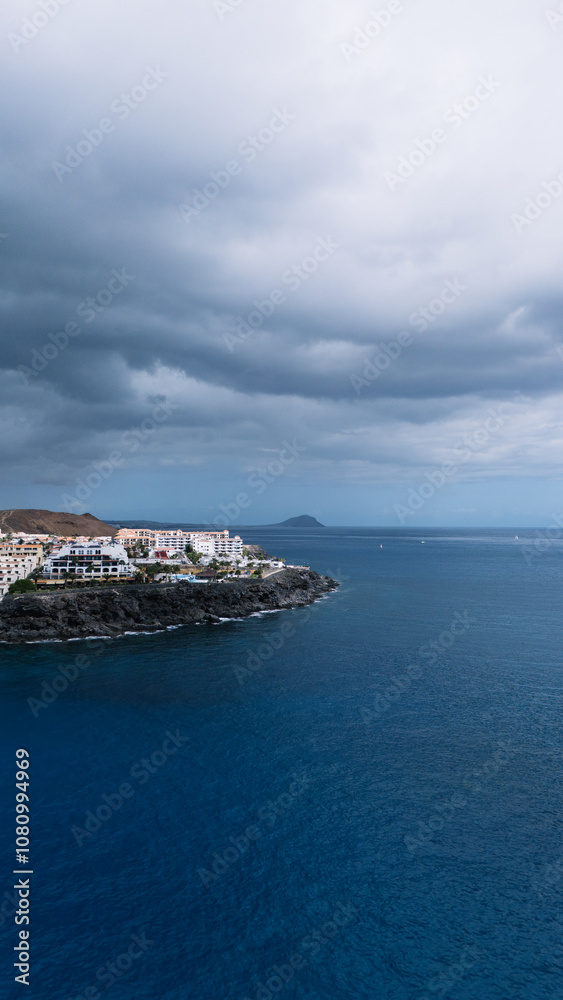 Fototapeta premium view of the sea and mountains