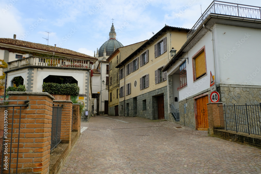 Il villaggio di Fontanile in provincia di Asti, Piemonte, Italia. Il villaggio di Fontanile in provincia di Asti, Piemonte, Italia.