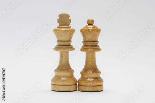 king and queen chess pieces 