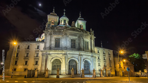 Cuadro en lienzo Royal Basilica San Francisco el Grande night timelapse hyperlapse in Madrid, Spain