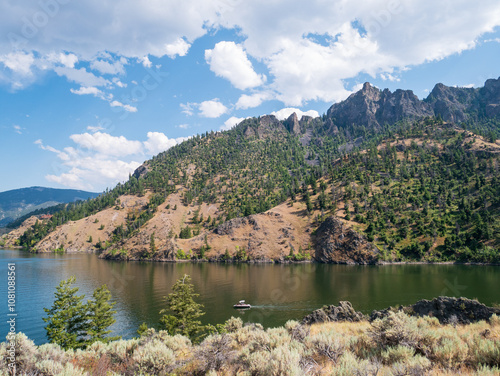 Quadro su tela A boat floats on lake wallace in mountains in idaho