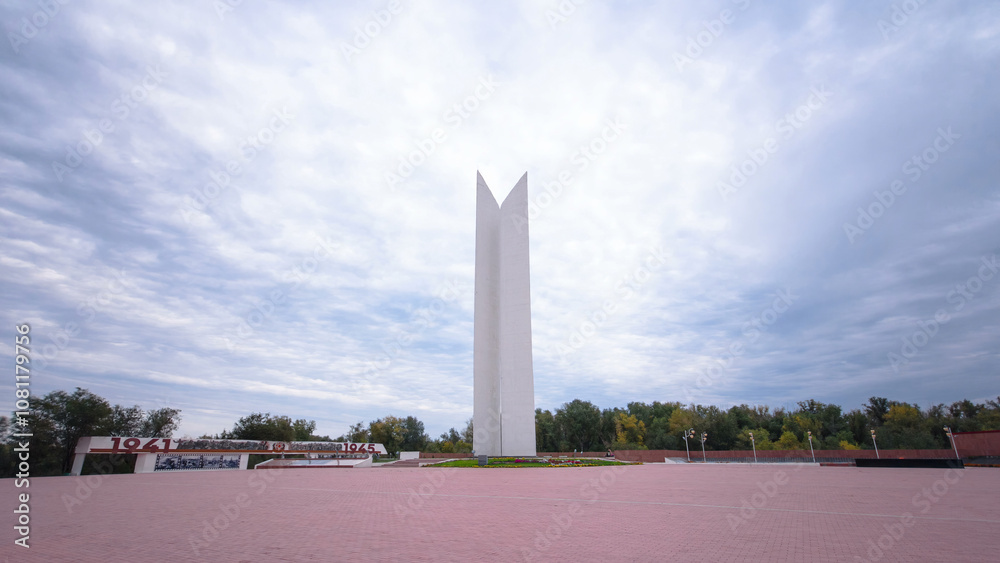 Obraz premium II World War monument in Uralsk timelapse hyperlapse