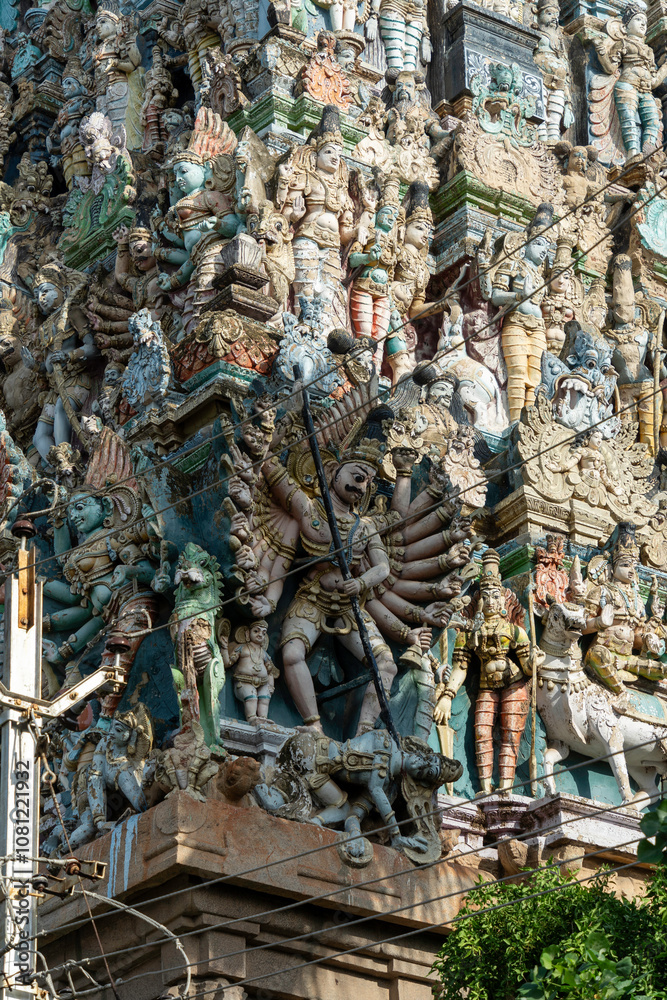 les pleins de statues sur rajagopuram -Meenashi temple Madurai les pleins de statues sur rajagopuram -Meenashi temple Madurai