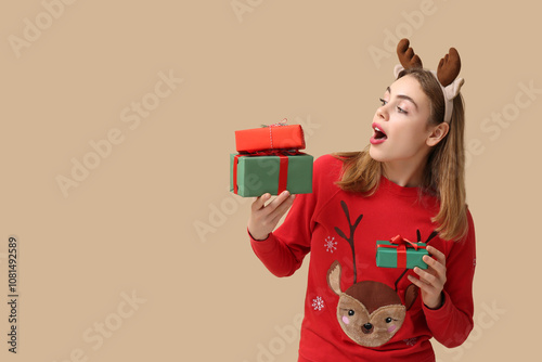 Surprised young woman in re...