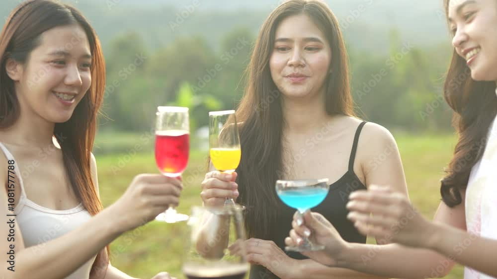 Friends are celebrating at a party, nightclubs are raising wine glasses to celebrate friendship. Friends are celebrating at a party, nightclubs are raising wine glasses to celebrate friendship.