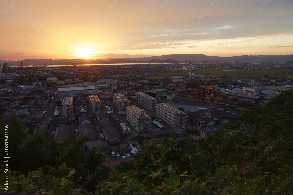 Obraz premium 亀島山から見える夕暮れ 玉島方面