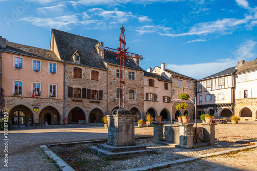 Fototapeta Medieval village of Sauveterre de Rouergue, in Aveyron, Occitanie, France