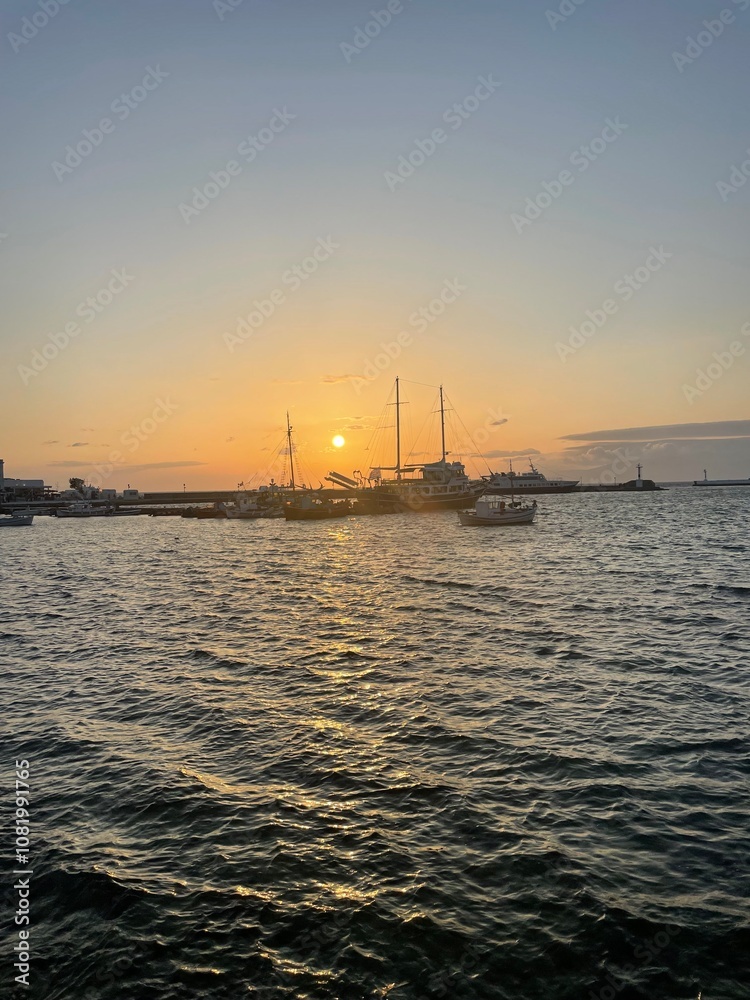 Fototapeta premium sunset in the harbor