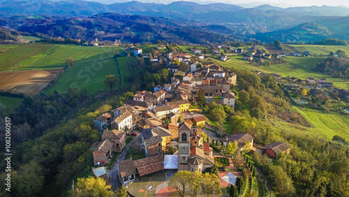 Gavazzana, piccolo Borgo sui Colli Tortonesi - Alessandria - Piemonte - Italia