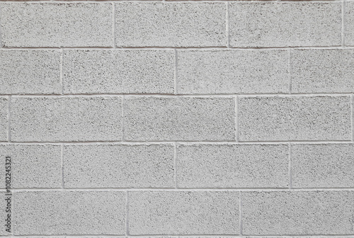 Mur en parpaings peints en gris