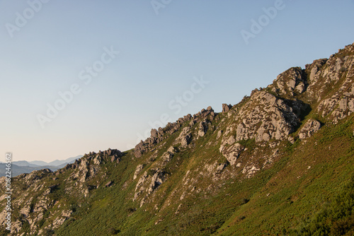 paysage de montagnes rocheuses photo