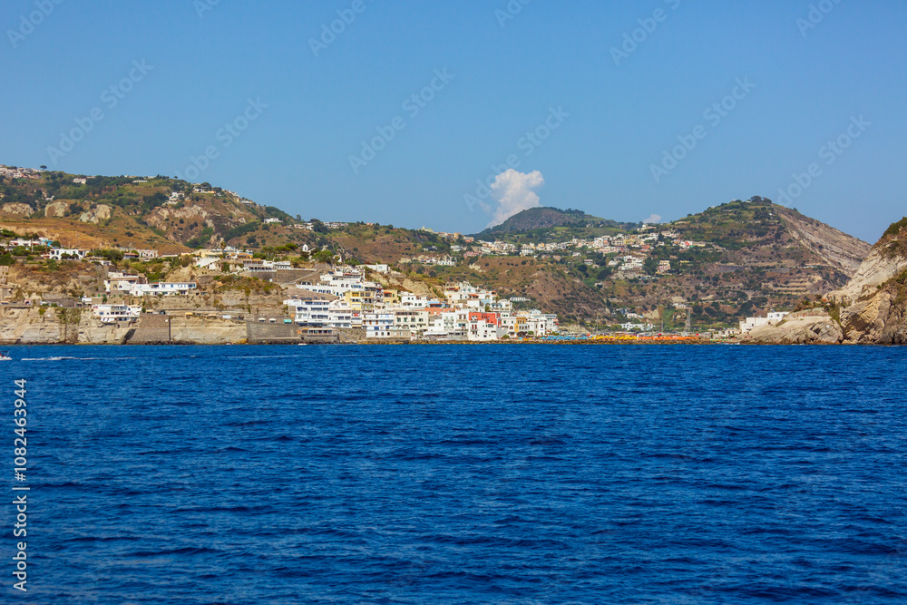 Fototapeta premium Isola di Ischia. Forio, Ischia ponte e il porto, un mare e un paesaggio marino nella provincia di Napoli.