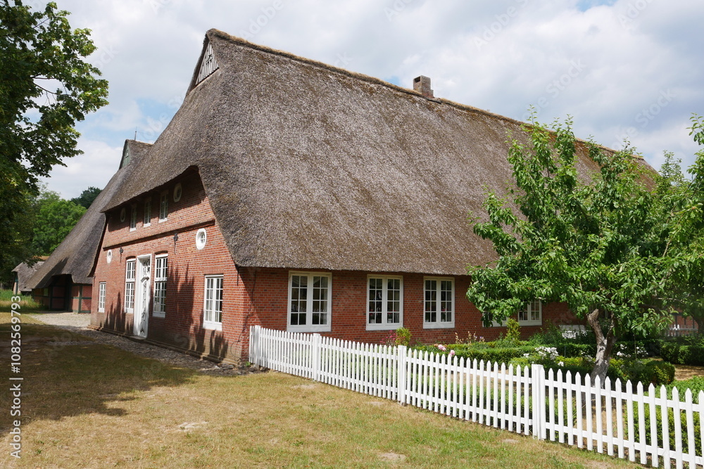 Fototapeta premium Bauernhaus im bäuerlichen Freilichtmuseum Molfsee