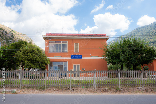 Fermata di La Fiora sulla ferrovia dismessa Velletri Terracina.