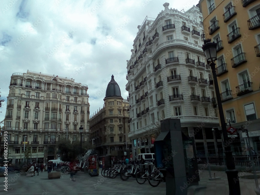 Fototapeta premium plaza in madrid at a day