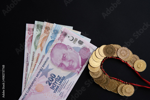 Quarter gold (Turkish gold) and Turkish money banknote