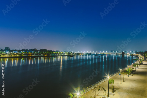 Bild auf Leinwand Ahmedabad Waterfront - Photos of River Sabarmati at dawn and sunrise