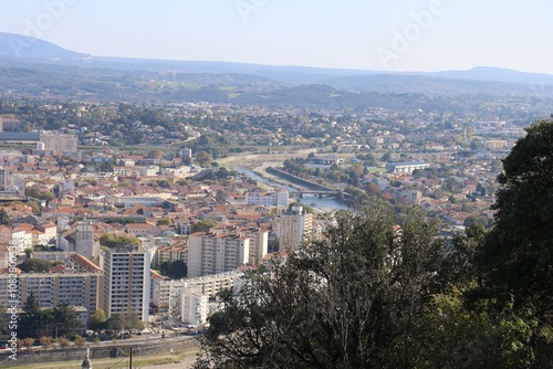 Vue d'ensemble de la ville depuis la colline de l'Ermitage, ville de Alès, département du Gard, France