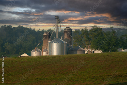silos
