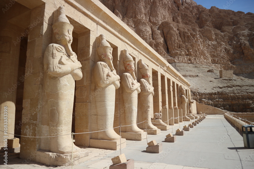 Fototapeta premium columns of the temple