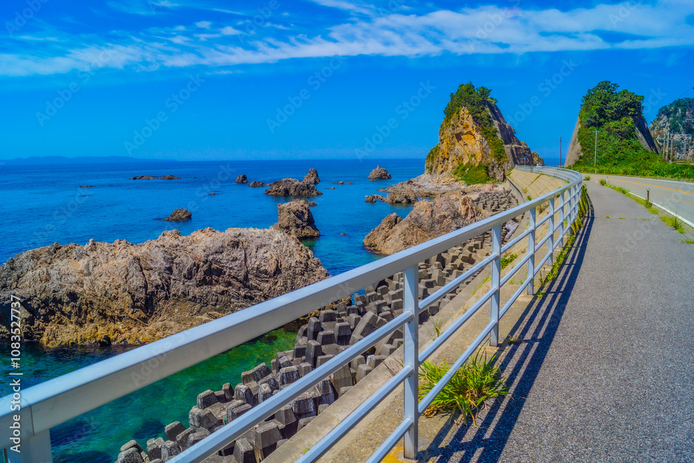 青空と海岸の風景