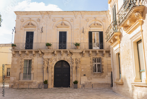 Lecce, eine malerische Stadt in Apulien im Süden Italiens, beherbergt nicht nur atemberaubende historische Gebäude und charmante Straßencafés. Der Ort ist die Hauptstadt der Provinz Lecce und zählt ru photo