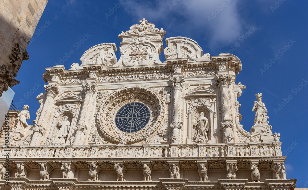 Obraz premium Lecceser Barock in Vollendung – die Basilica Santa Croce. Lecce, eine malerische Stadt in Apulien im Süden Italiens, beherbergt nicht nur atemberaubende historische Gebäude und charmante Straßencafés.